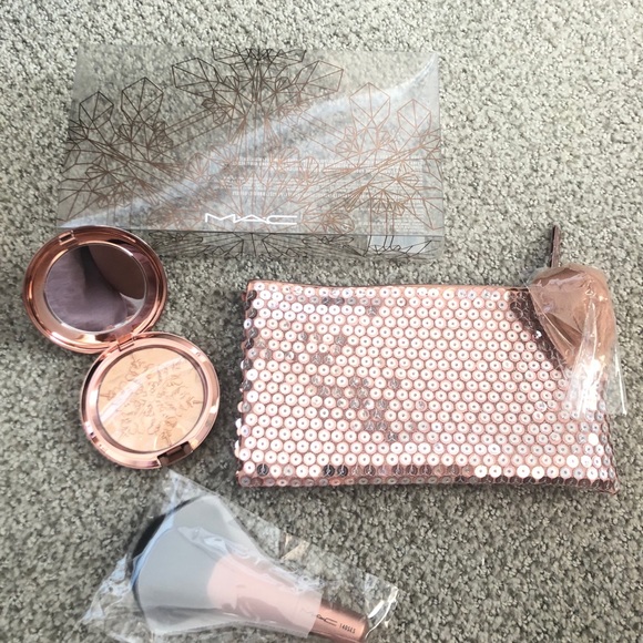 Mac Holiday Snow Ball 3-piece Face Set - Picture 3 of 5